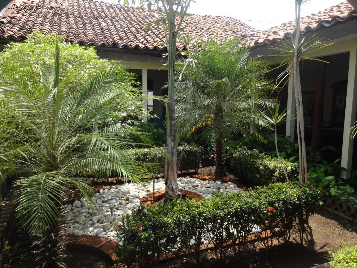 Hostal Harvest House Leon Exterior photo