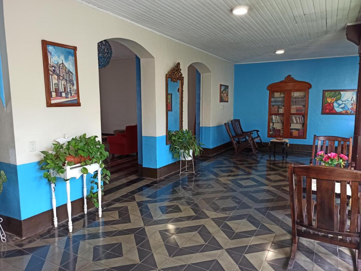 Hostal Harvest House Leon Exterior photo